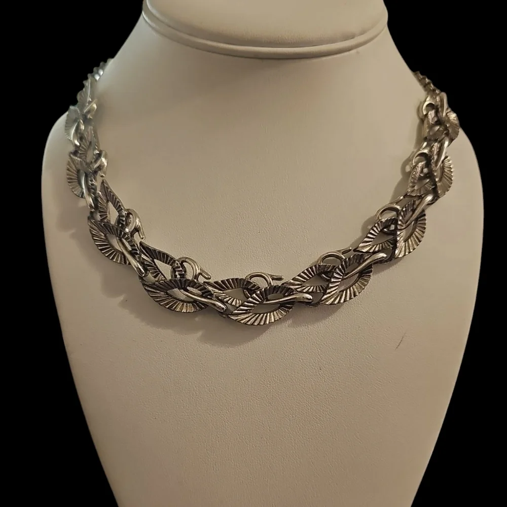 Trifari Scandinavian Leaf Necklace - Picture 4 of 4